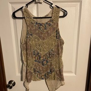 Medium tank with open back